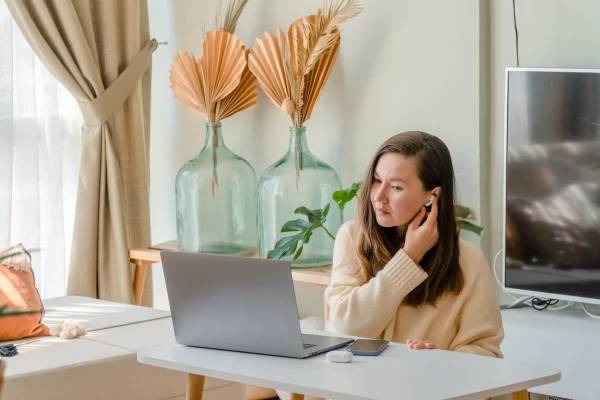  AirPods mit Laptop verbinden Funktionen am Ohrhörer
