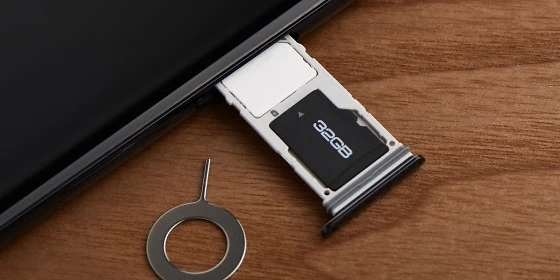  Smartphone mit SD-Kartenslot
