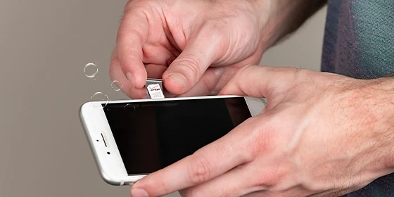  Beim iPhone eine SIM-Karte einlegen: So geht’s
